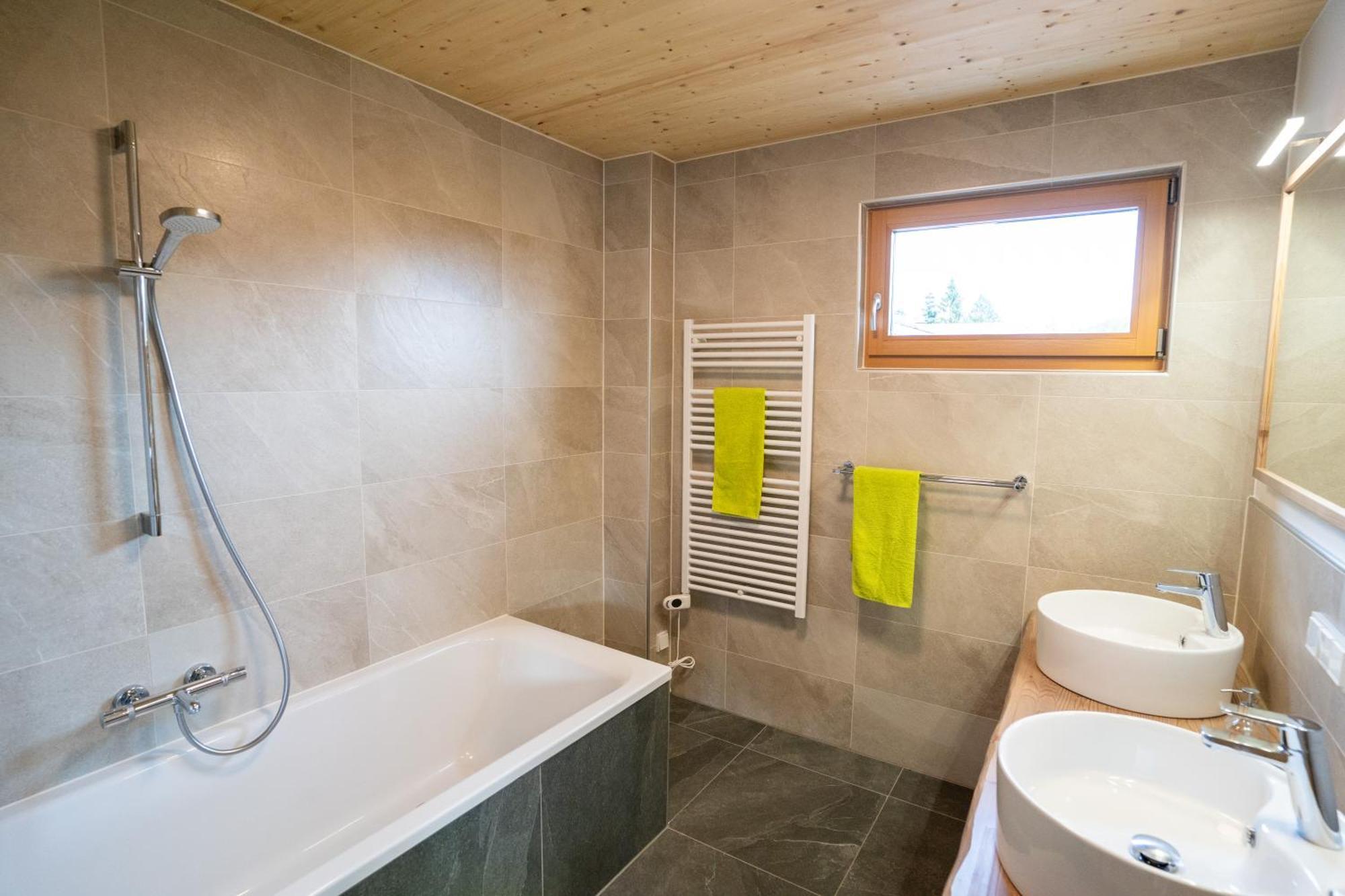 Apartamento Holzhaus "Zum Schwarz'N" Aurach am Hongar Exterior foto