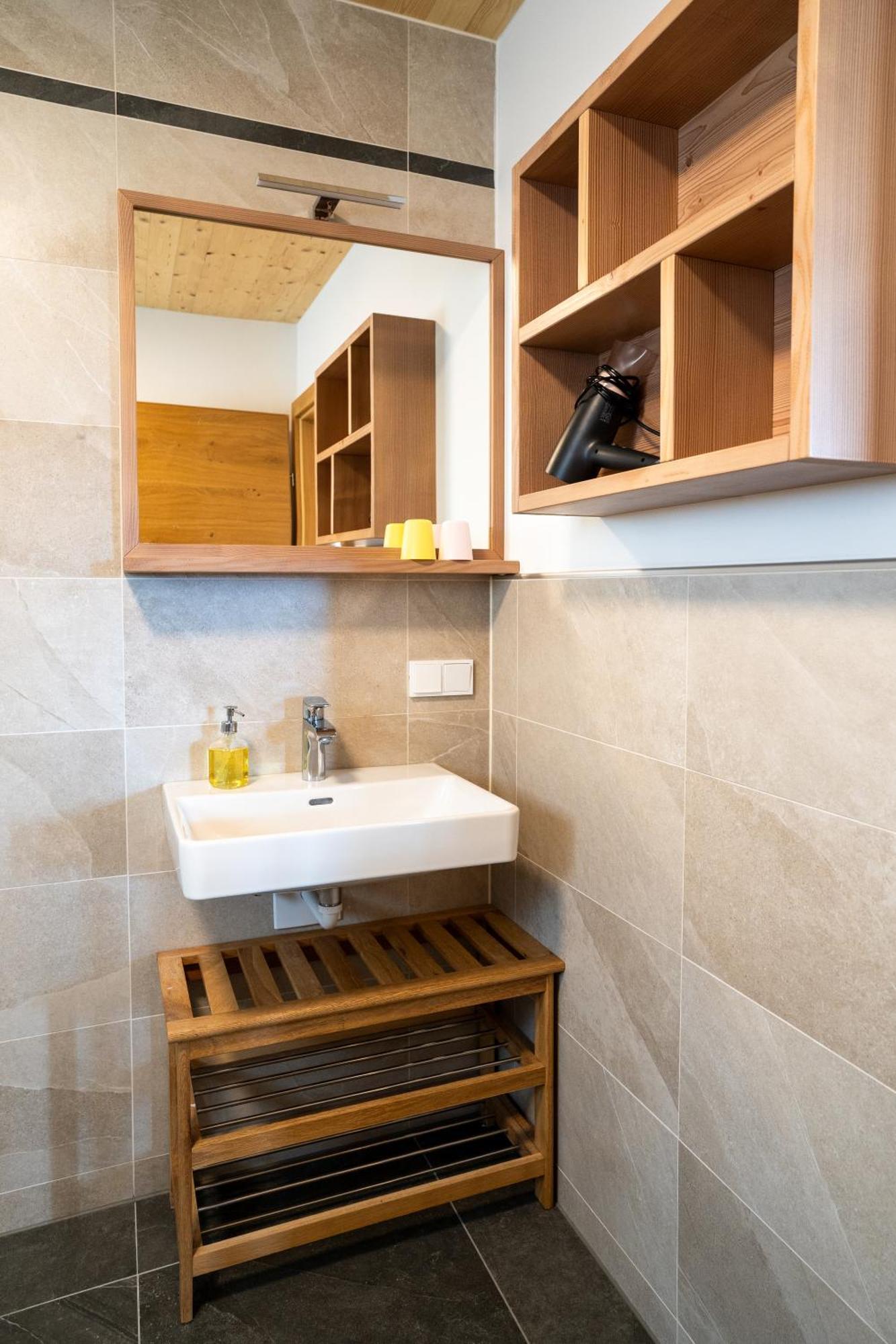 Apartamento Holzhaus "Zum Schwarz'N" Aurach am Hongar Exterior foto